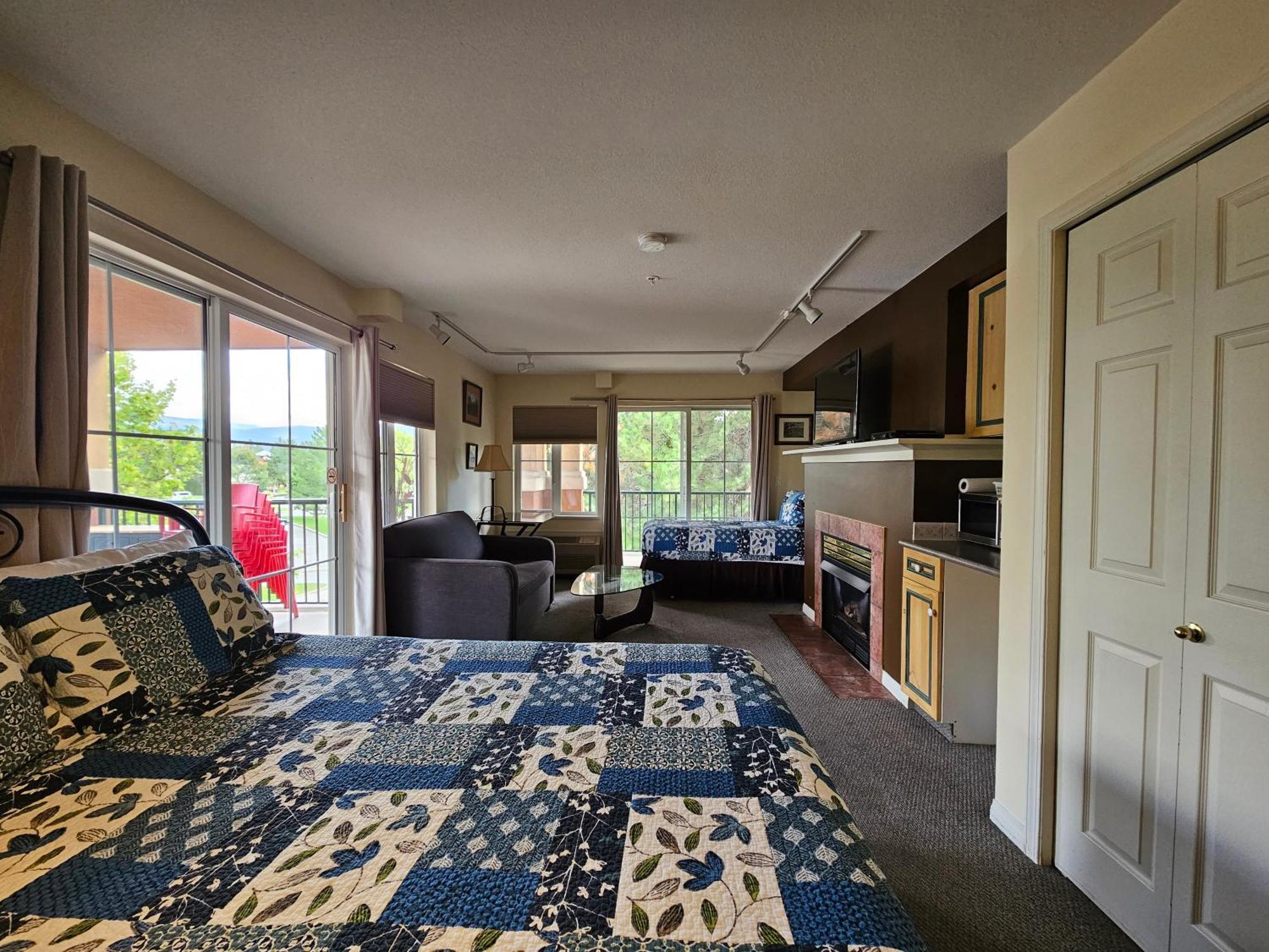 קלונה Borgata Lodge Resort מראה חיצוני תמונה