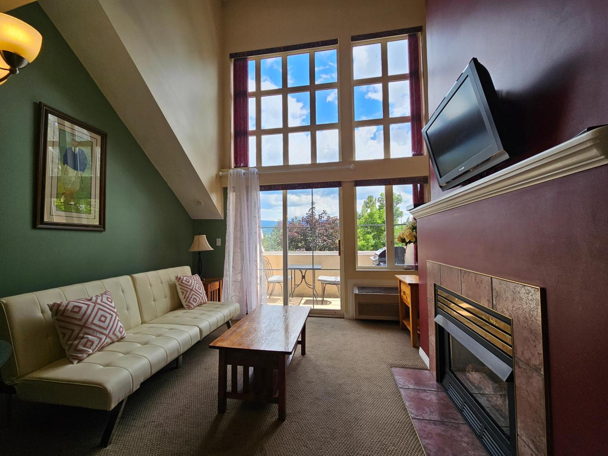 קלונה Borgata Lodge Resort מראה חיצוני תמונה