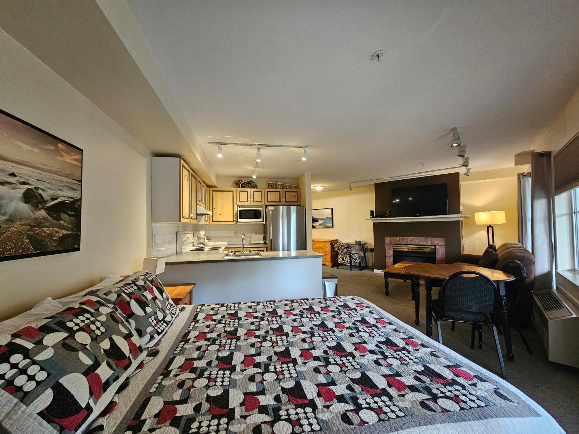 קלונה Borgata Lodge Resort מראה חיצוני תמונה