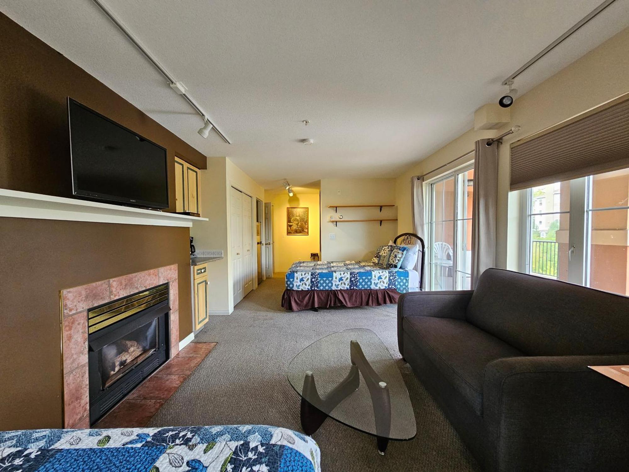 קלונה Borgata Lodge Resort מראה חיצוני תמונה